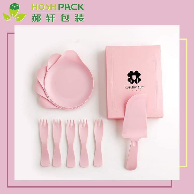 A four-in-one cake box set with disposable cake cutlery, including a teardrop-shaped plate and wavy fork.