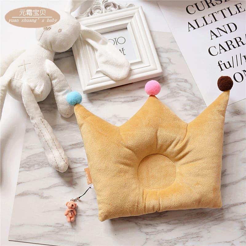 Baby shaping pillow with cute crown design, velvet ultra-soft pillow, anti-flat head pillow for 0-1 year olds