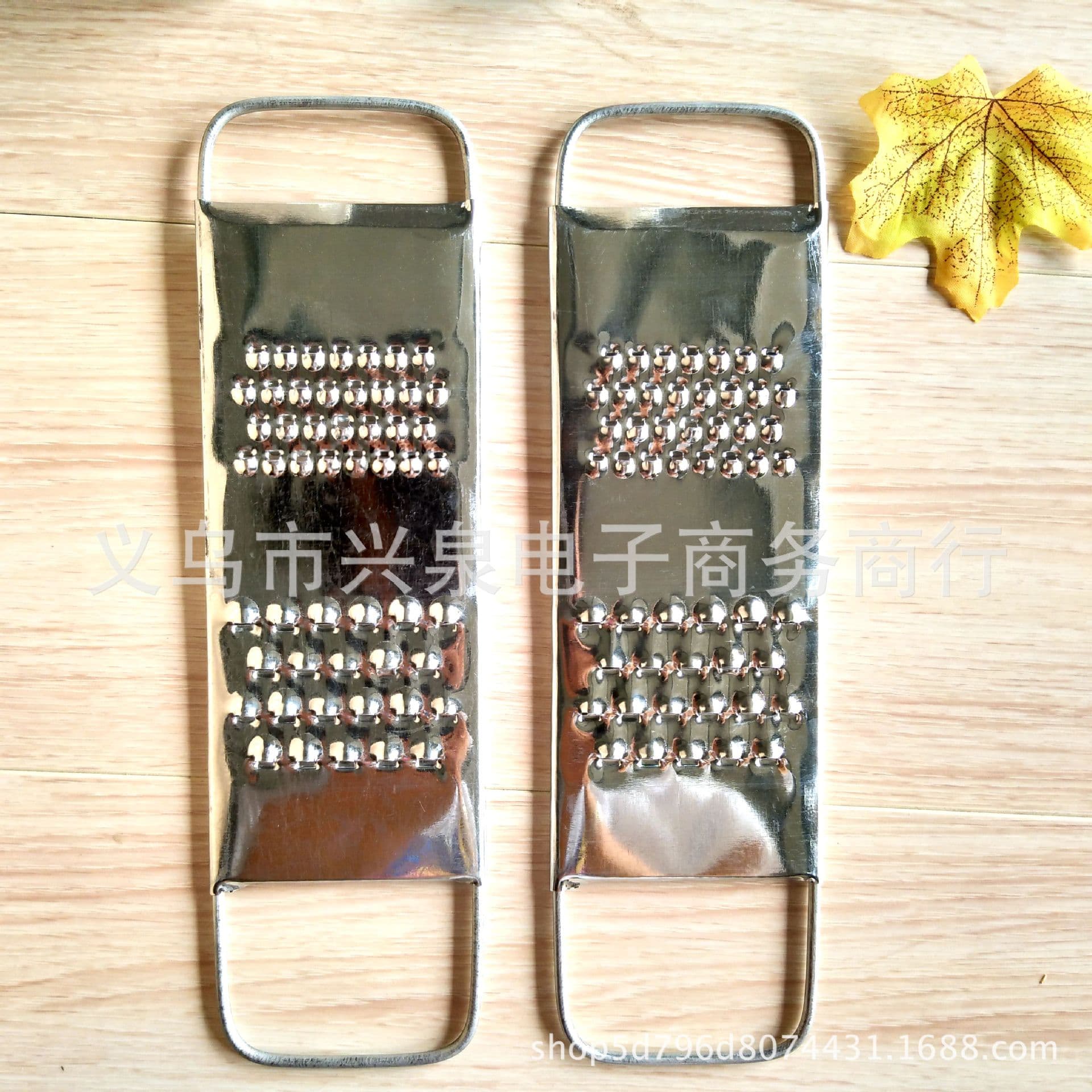 One-yuan metal vegetable cutter, shredder, metal cutting board, potato shredder, kitchenware