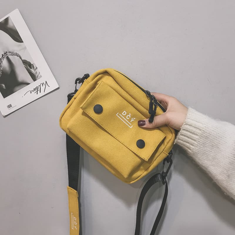 ins bag women's 2019 new cross-body fashion canvas simple texture versatile hook bundi internet celebrity small black bag