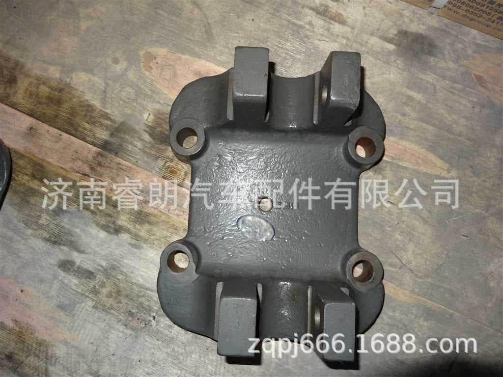 Manufacturer wholesale Sinotruk Howo Steyr parts WG9231520537 Rear axle lower support