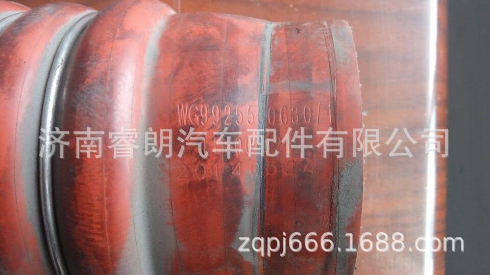 Factory Wholesale Sinotruk HOWO Steyr Parts WG9925530630 Intercooler Rubber Hose (T7M)
