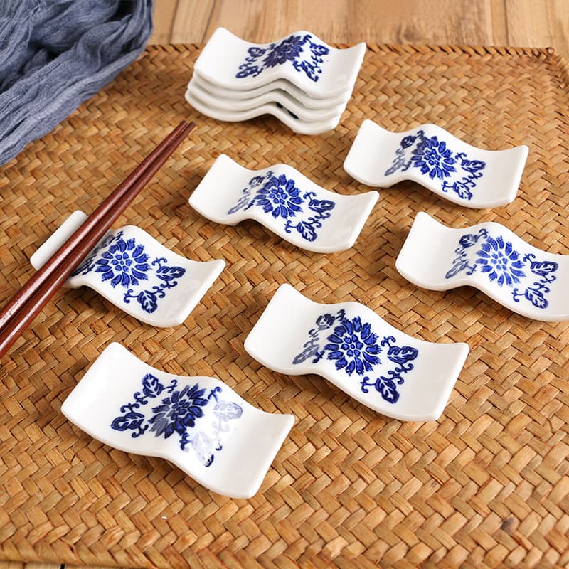 Hotel Supplies Ceramic Chopstick Rest Bone China Hand-Painted Blue and White Porcelain Chopstick Holder Creative Pure White Soup Spoon Rest Spoon Holder