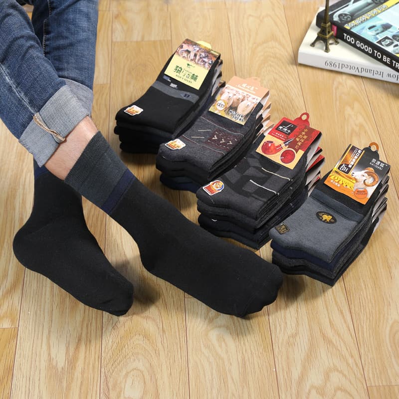 Factory direct sales of mid-calf men's and women's imitation wool socks, perfect for autumn and winter, thick and heavy style, great for computer use, and versatile for casual wear.