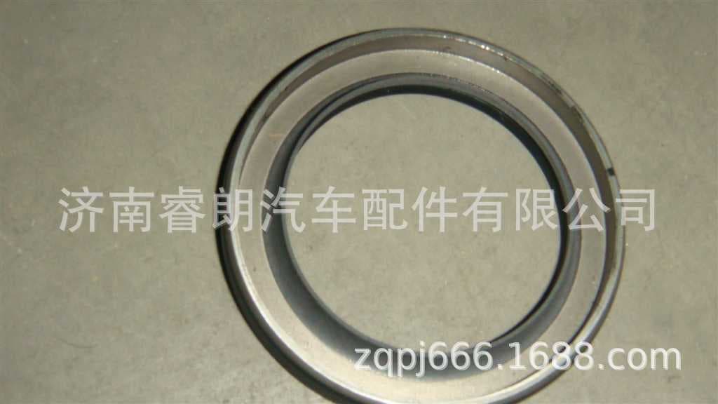 Factory Wholesale Sinotruk HOWO Steyr Parts WG9003070440 Transmission Front Oil Seal