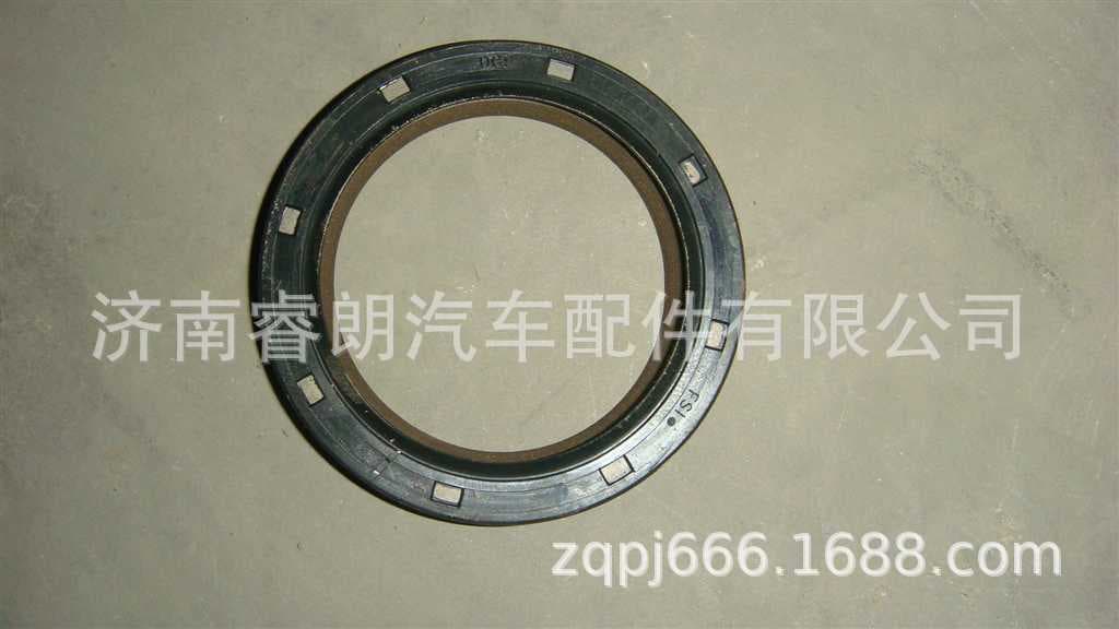 Manufacturer wholesale Sinotruk Howo Steyr parts WG9003070430 Input shaft oil seal