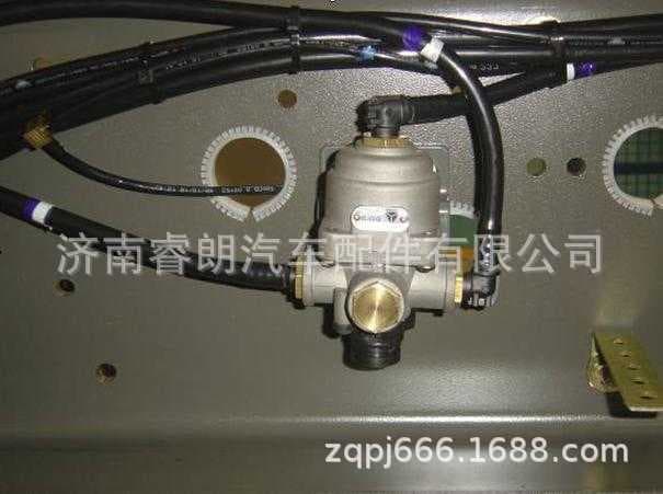 CNHTC HOWO HOWO WG9000360518 Adaptation Valve