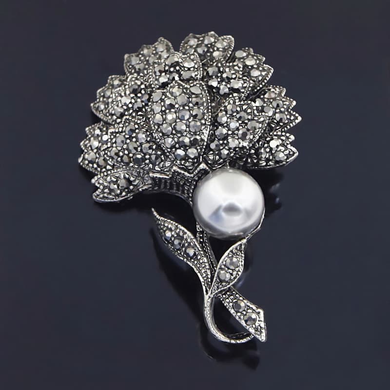 European and American vintage bestseller gun-black alloy brooches, lapel pins, scarf clips - versatile clothing accessories available in stock