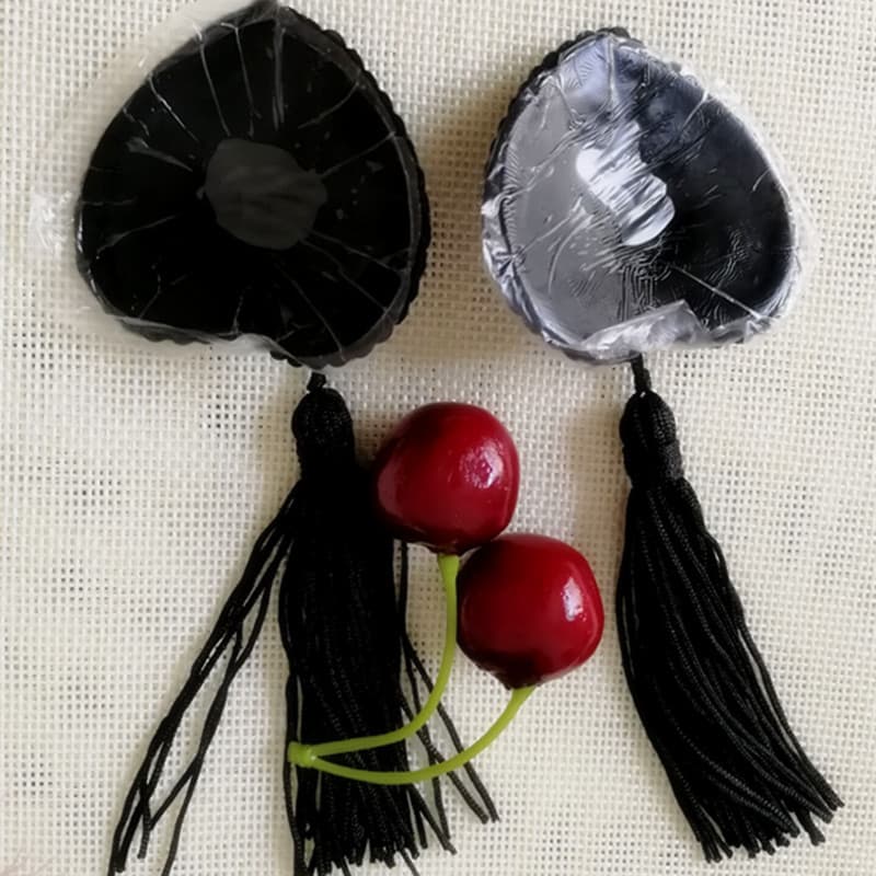 Cross-border sexy lingerie, uniform temptation accessories, breast petals, heart-shaped sequins, sexy and alluring nipple covers, dropshipping available.
