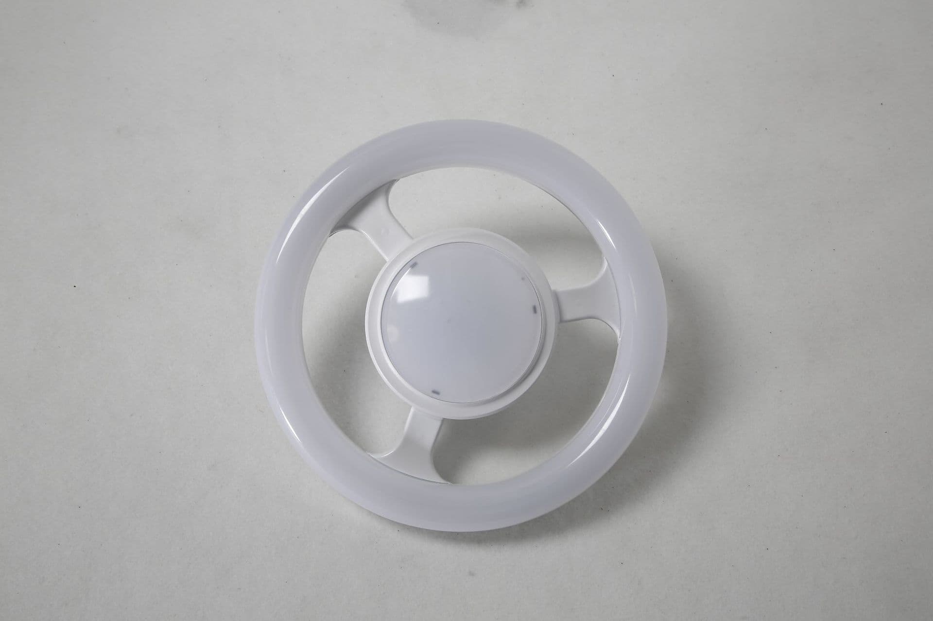 Three-Color Remote Control Dimmable LED Ring Photography Light, Beauty Light with E27 Universal Socket for Backup Light Source