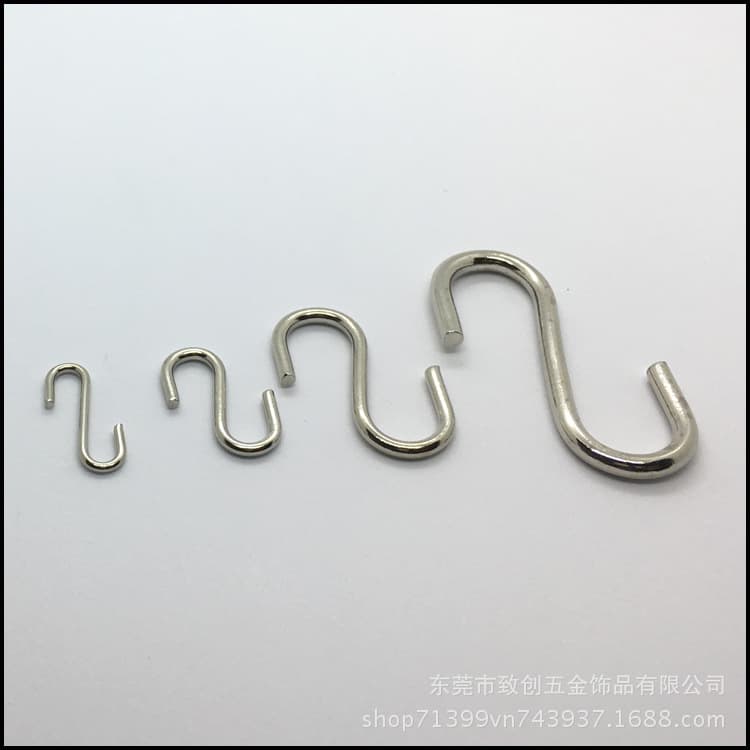 Factory direct sales of various sizes of S-hooks, iron hooks, small hooks, nickel-plated hooks, and metal hooks. In stock and custom orders are also welcome.