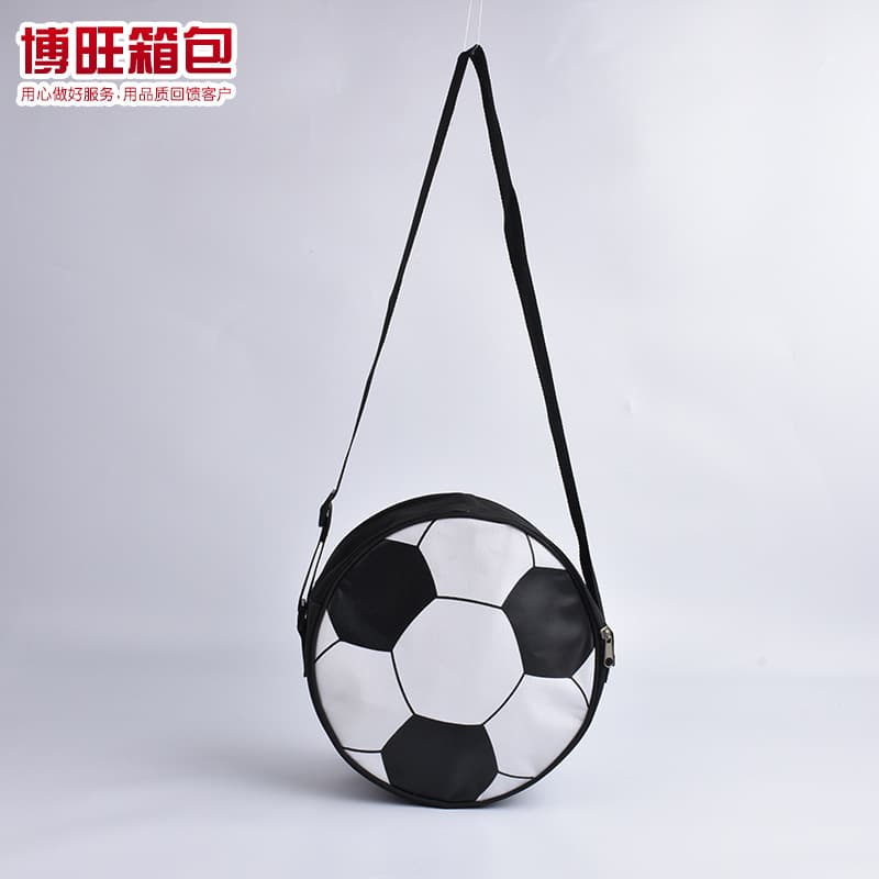 New creative gift customization women's ice pack, trendy Japanese and Korean style football-themed insulated picnic bag, single shoulder crossbody bag/handbag.