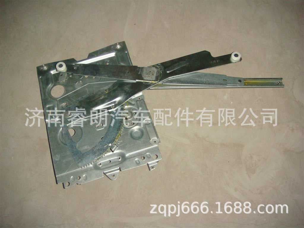 HOWO Parts CNHTC WG1664330404 Window Regulator Assembly Right Manual