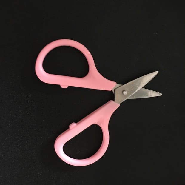 Pink first aid supplies accessories scissors, factory direct sales, sewing needle and thread bag small scissors