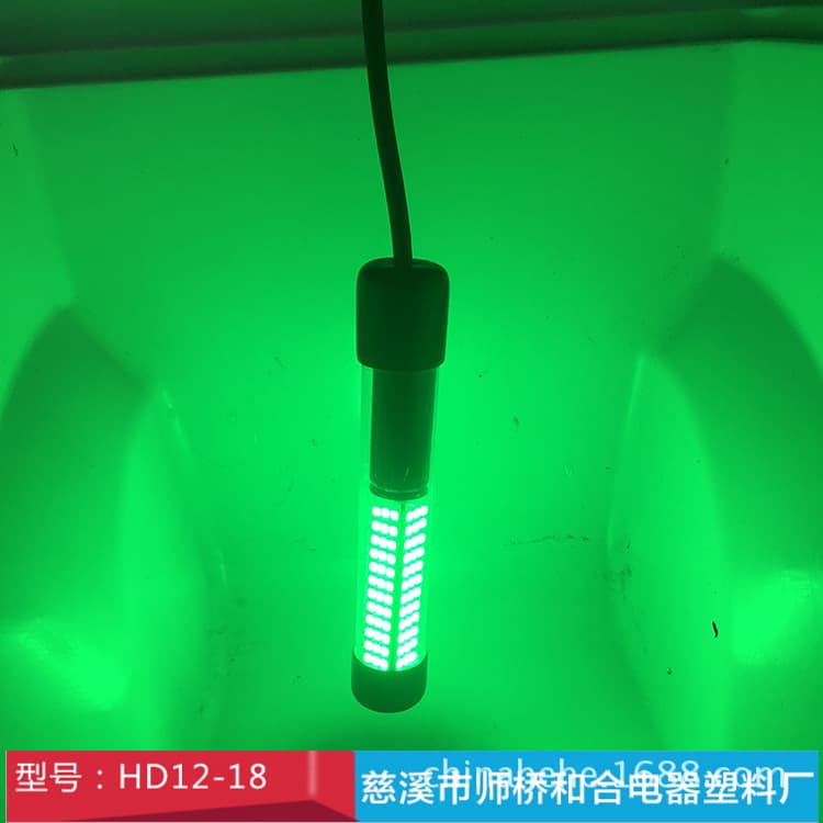 Manufacturer supplies 15W underwater fish attracting and gathering light, green LED, high-quality rechargeable fish attracting light for night fishing.