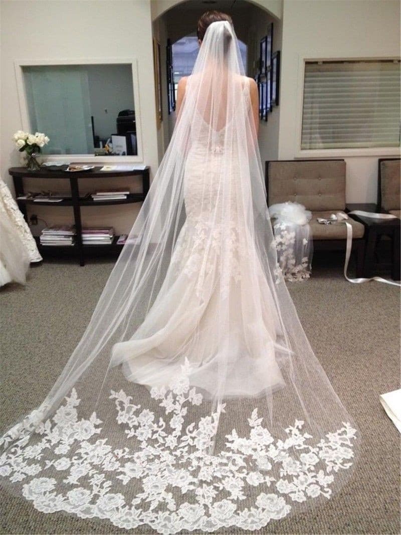 2018 New Bridal Veil Wedding Dress Accessories 3 Meters Car Bone Lace Exquisite Shape Bridal Veil Wholesale