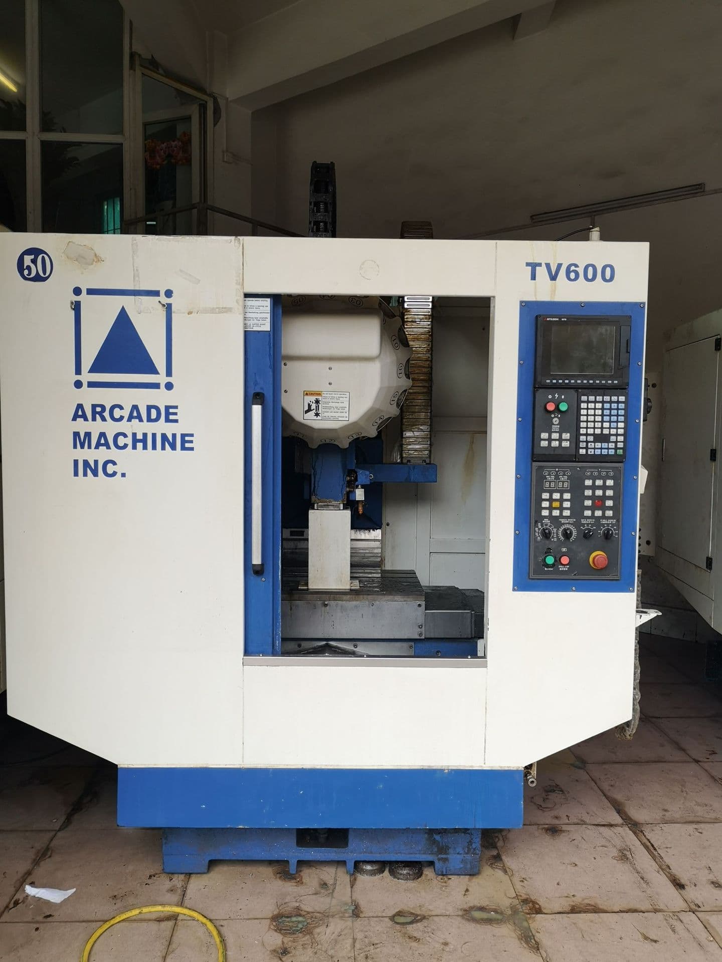 Factory just acquired Taiwan Yake TV-600 high-speed CNC drilling, milling, and tapping center, second-hand machining center.