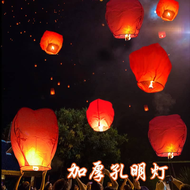 Release sky lanterns with wishes, large and small sizes, for praying for blessings, make romantic lanterns for the New Year.