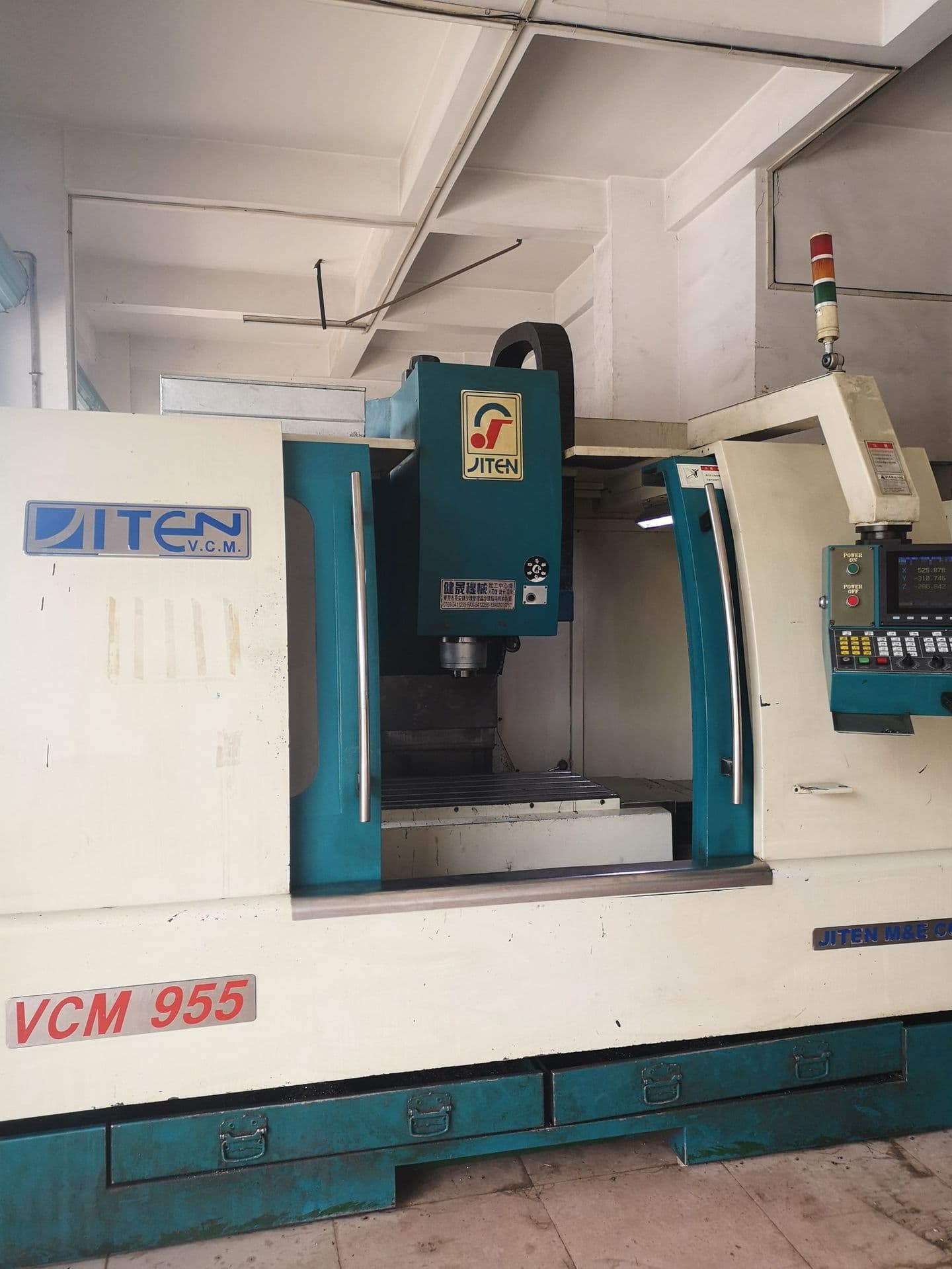 Supply second-hand machining center, original imported Taiwan Jiansheng VMC-955 CNC computer gong milling machine.