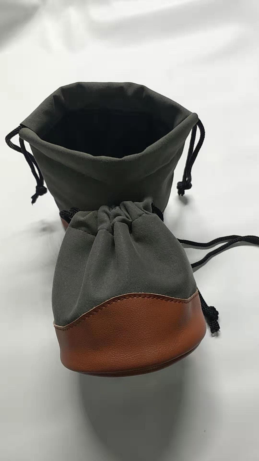 Lens Bag for 24-105, 18-200, 17-40, 15-85, 17-55, 10-22, 70-300 Lenses, Camera Lens Pouch