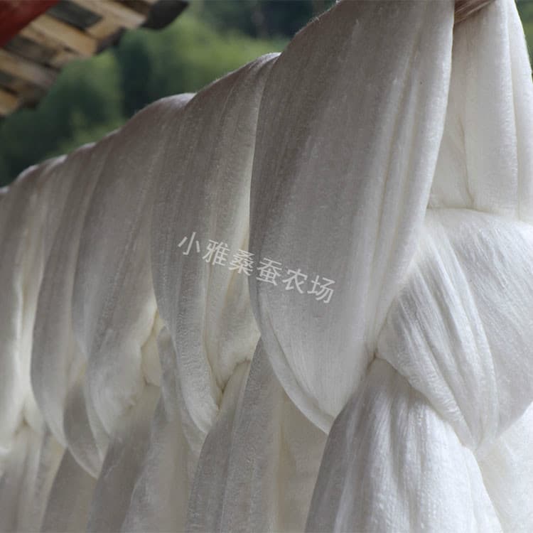 Mulberry silk quilt filling, farm-produced, double-layered, long-filament silk quilt, suitable for spring, autumn, and winter use, plain quilt.