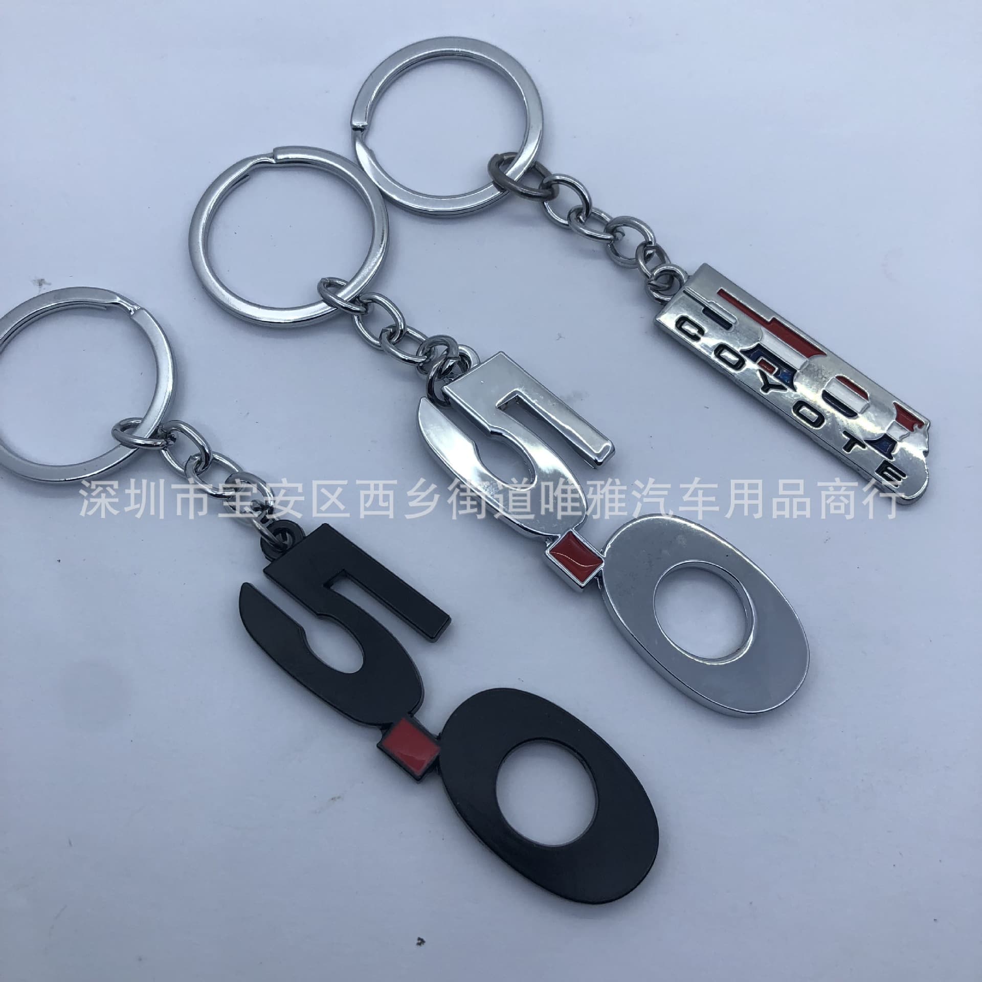 Suitable for Ford Mustang 5.0 keychain, tricolor Mustang flag 5.0 keychain, personalized metal keychain