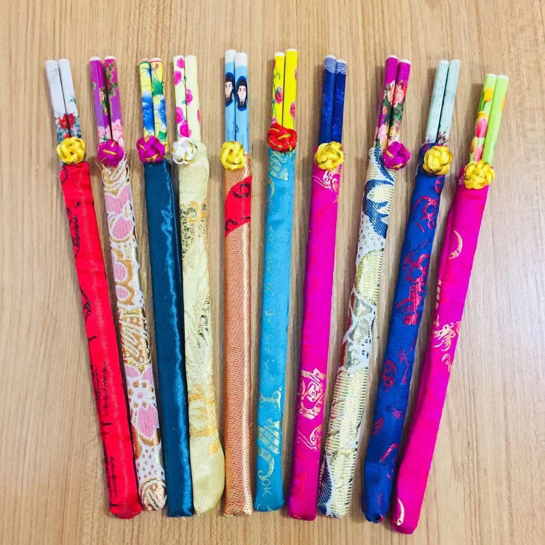 Chinese Silk Wedding Chopsticks for Foreigners, Folk Handcrafted Chopsticks with Special Chopstick Sleeves, Small Gift Silk Chopstick Sleeves