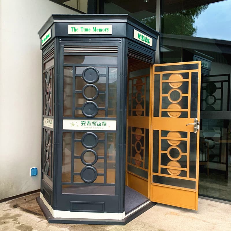 Newsstand, telephone booth, reading booth, security guard box, hexagonal station guard box, iron model, ornaments, jewelry, direct sales