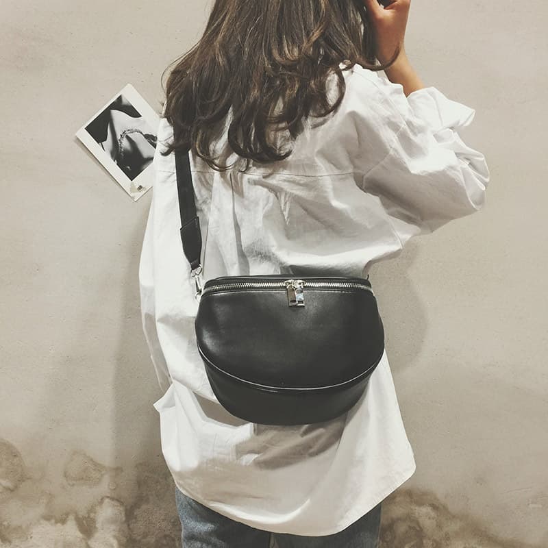 Women's bag 2020 new Korean version fashionable versatile shoulder/crossbody bag, personalized casual academic style chest/waist bag.
