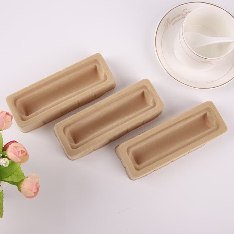 Tonghou specializes in the production of PVC flocked blister plastic inner trays and customized cosmetic packaging lining boxes. The quantity is the best.