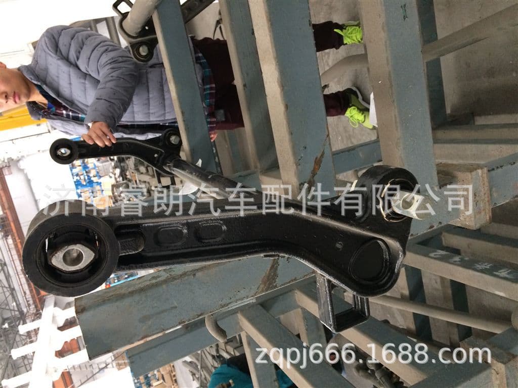 Production and wholesale of Sinotruk Howo SITRAK complete vehicle parts 711-41701-0013 Front suspension swing arm assembly