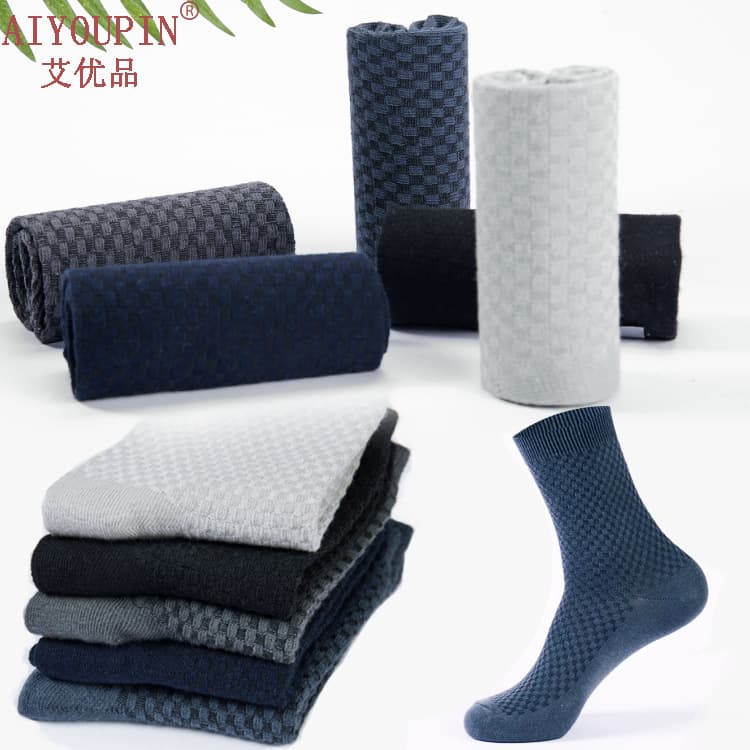 Autumn and winter new bamboo fiber cotton socks, men's mid-calf socks, double needle subtle pattern small check enlarged business export socks wholesale.