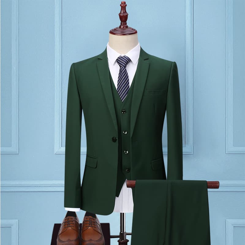 Dark green men's three-piece suit, Korean style slim fit, professional formal wear for groomsmen and brides, wedding attire.
