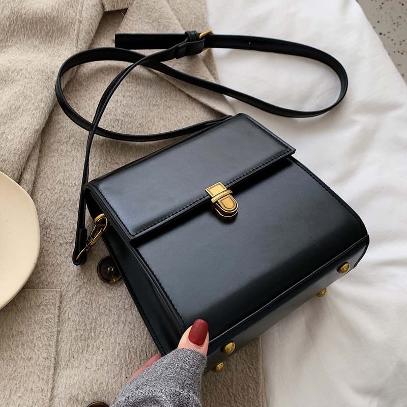 Stylish women's bag 2019 new trendy Korean version textured crossbody bag fashionable simple small square bag.