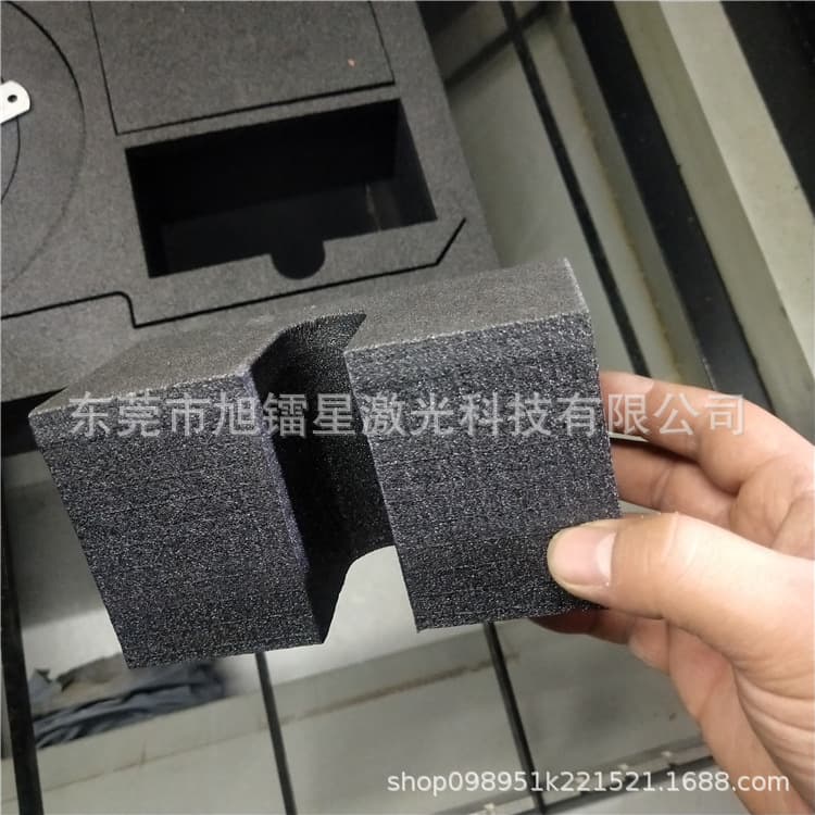 Discounted Thick Shock-Absorbing Sponge Lining Grid Cotton Cutting Processing, Diamond Powder Puff Laser Cutting and Engraving