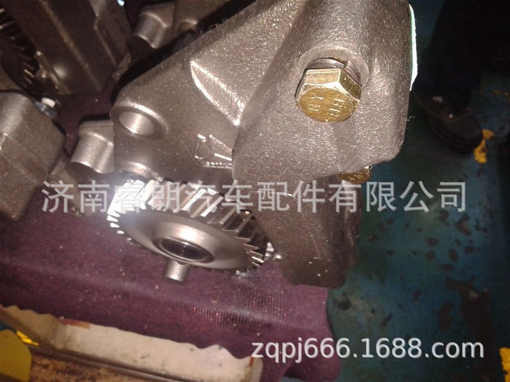 Production and wholesale of Howo dump truck parts VG1500070048 Oil pump 45mm