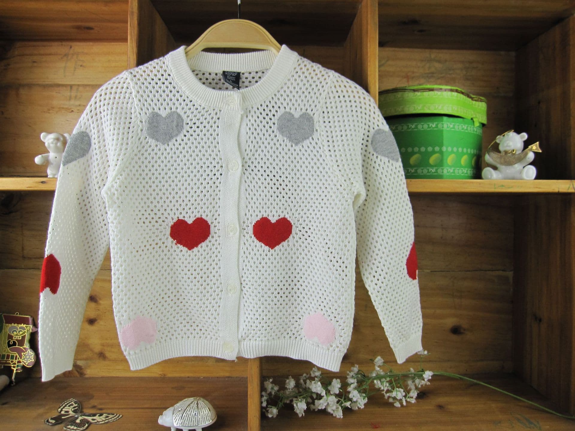 Girls' Lightweight Knit Sweater Spring Summer Children's Hollow-Out Color-Block Heart Fine Cotton Girls' Versatile Air-Conditioning Cardigan