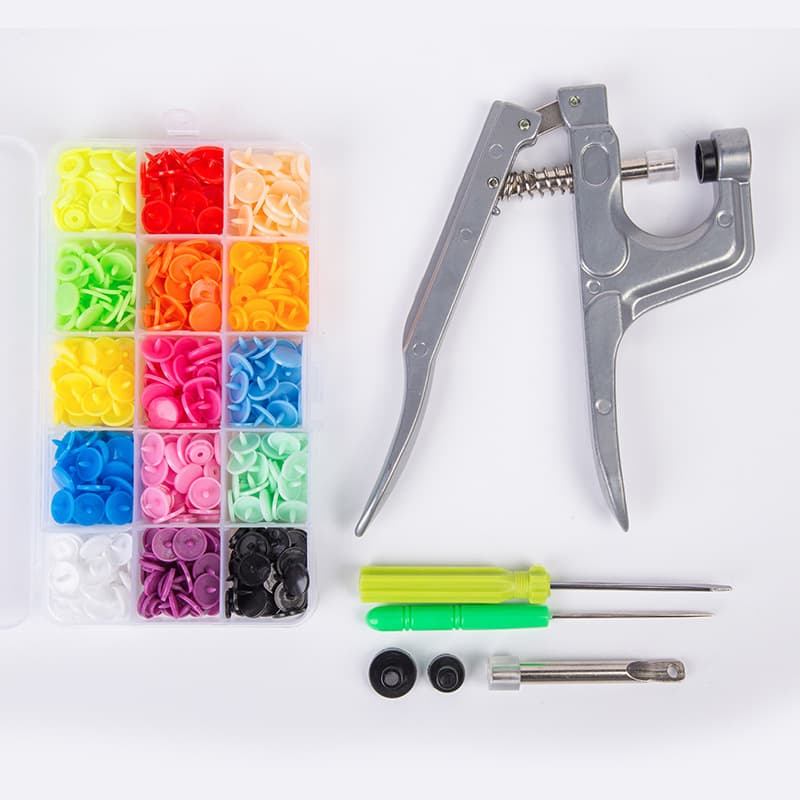 Various buttons, supports custom samples in various colors plastic resin buttons T3/T5/T8/T16/T20