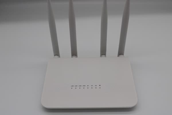 4G CPE Router 4G LTE Wireless Router with SIM Card Slot RJ45