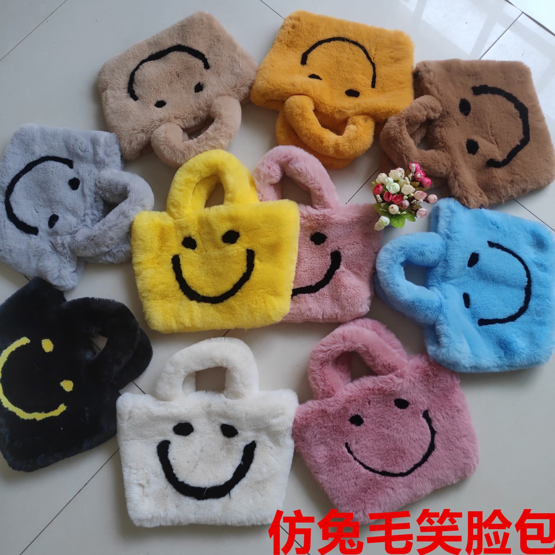 Night Market Hot Selling Faux Fur Handbag, Imitation Rabbit Plush Women's Bag, Faux Fur Crossbody Smiley Face Bag