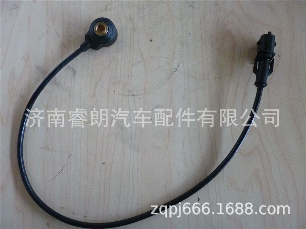 Production and Wholesale of HOWO Dump Truck Parts VG1238090005 Knock Sensor