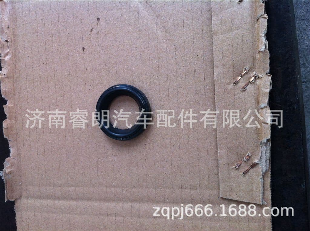 Production and Wholesale of Sinotruk Howo Shandeka Vehicle Parts 082V03905-0173 Ignition Coil Bushing Oil Seal