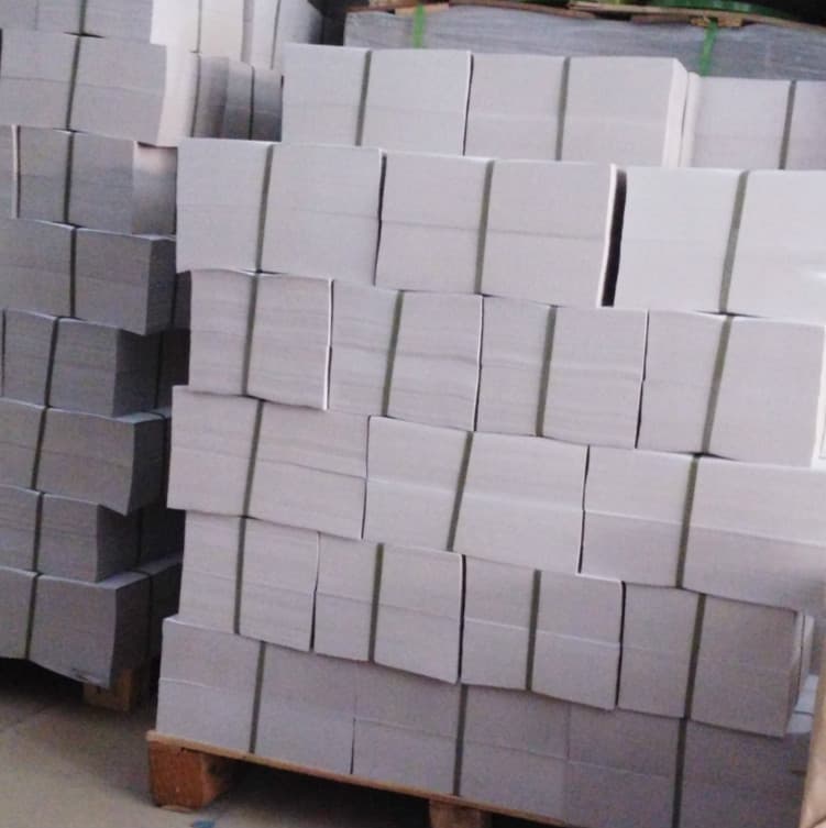 250g Grade A single-sided white cardboard, A4 size, 21*30CM, for garment packaging cardboard, grey-backed white cardboard.