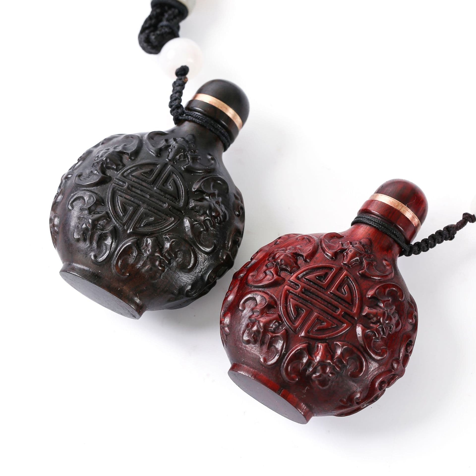 Purple sandalwood carved snuff bottle, wooden, Chinese style, distinctive handicraft gift, antique, Pixiu snuff bottle, hand-held piece.