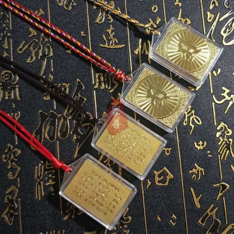 Temple pendants with gold foil and scriptures: Mantra pendant, Six-Syllable Mantra necklace for men and women.