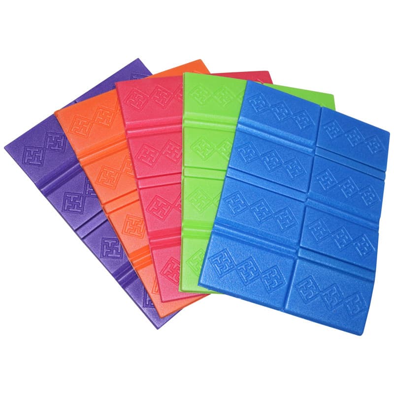 Outdoor foldable small sitting pads, bus anti-dirt mats, park dirt-isolation pads, portable floor mats with heat insulation and moisture resistance