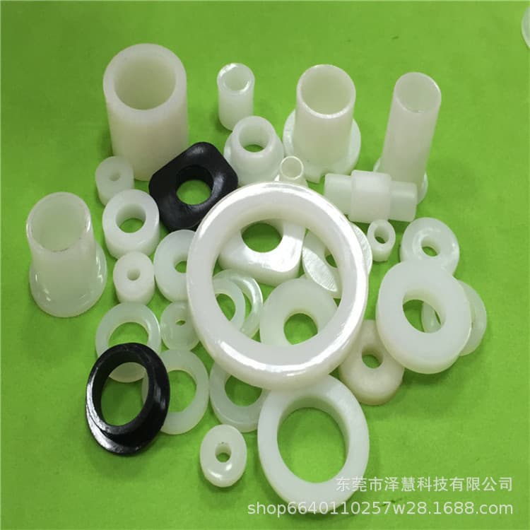 Various specifications of plastic gaskets are available in stock: POM (polyoxymethylene) flat washers and PA (nylon) wear-resistant gaskets.