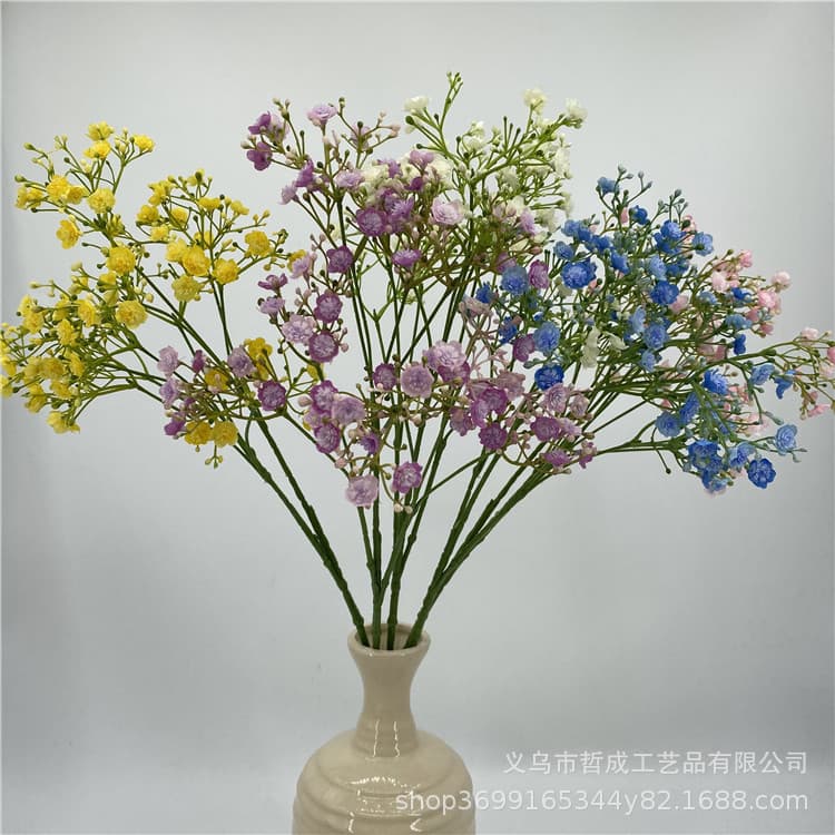 Baby's breath artificial flower arrangement, plastic flower bouquet, glass vase, dining table flower arrangement, fresh and elegant decorative item.