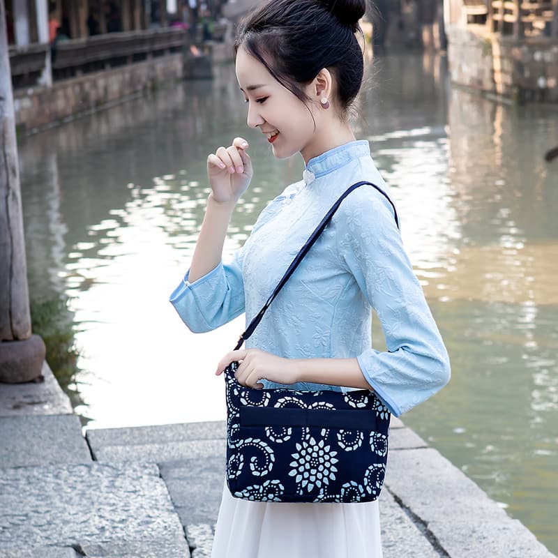 Wuzhen Blue Floral Print Handmade Batik Shoulder/Crossbody Bag for Women, Suitable for Middle-Aged and Elderly Mothers, Lightweight for Shopping and Grocery Shopping