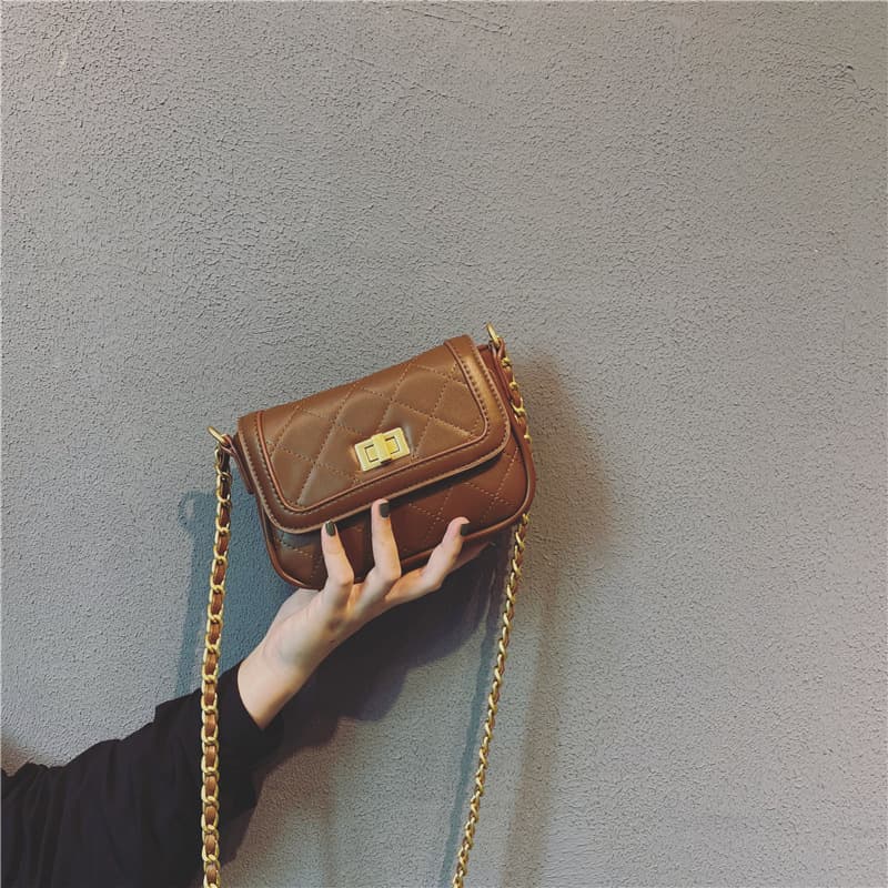 Chanel-inspired quilted chain handbag for women, 2020 new style, sophisticated French chic and trendy crossbody bag.